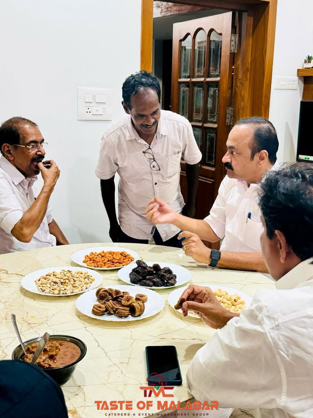 പ്രതിപക്ഷ നേതാവ് വി.ഡി. സതീശൻ്റെ ഹൃദയം നിറഞ്ഞ അഭിനന്ദനങ്ങൾ. Taste of Malabarയുടെ ഫുഡ് ആസ്വദിച്ച് അഭിനന്ദിച്ച നിമിഷം എന്നും ഹൃദയത്തിൽ ❤️